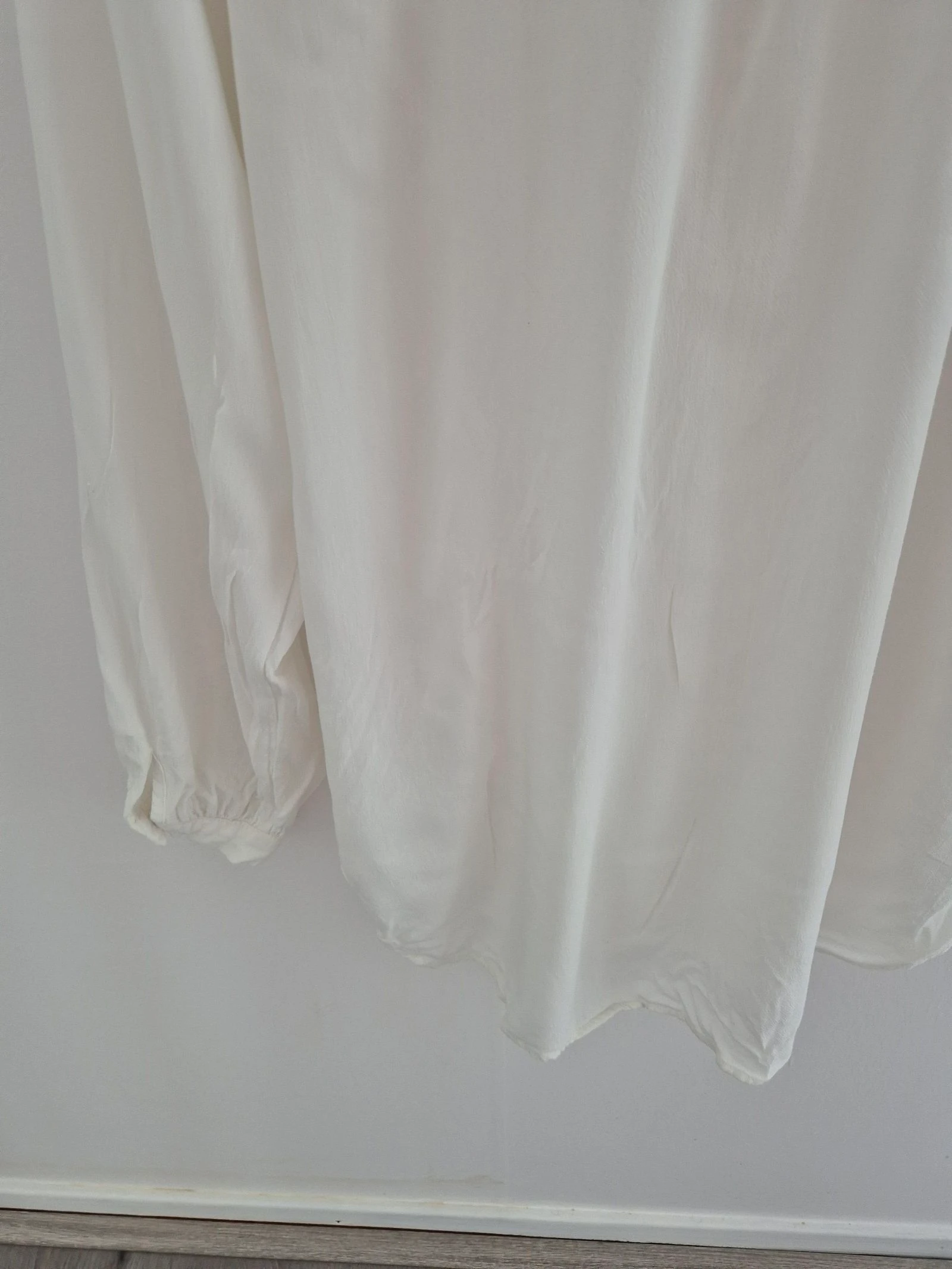 ​H&M Luchtige Off-White Blouse met Ruches & V-Hals – Maat XS (34) – photo 8
